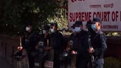 Photo of नेपाल में SC के सामने भिड़े वकील, करीब दो हफ्तों से मुख्य न्यायाधीश के इस्तीफे की मांग को लेकर चल रहा आंदोलन