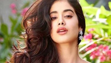 Photo of एक्ट्रेस जाह्नवी कपूर ने शेयर की अपनी हॉट एंड बोल्ड तस्वीरें ,तस्वीरों ने इंटरनेट पर लगाई आग  