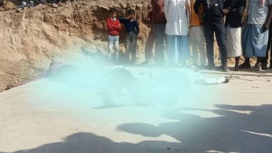Photo of नदी में नहाने के पश्चात् चबूतरे पर बैठकर धूप सेंक रहे लोगों पर गिरा 11 हजार वोल्ट का हाईटेंशन तार, हुई मौत….