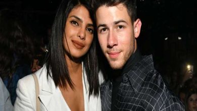 Photo of प्रियंका चोपड़ा की मां मधु चोपड़ा ने अपनी बेटी और दामाद की उम्र के अंतर पर तोड़ी चुप्पी, पढ़े पूरी खबर