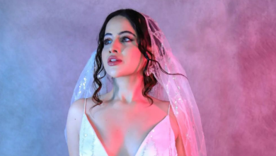 Photo of उर्फी जावेद ने साड़ी पहनकर बारिश में लगाई आग, वीडियो हुई वायरल