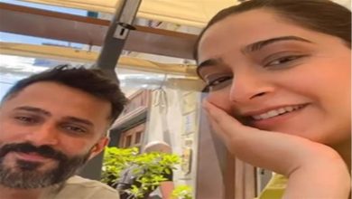 Photo of  सोनम कपूर ने पति आनंद आहूजा के साथ बेबीमून के लिए भरी उड़ान…
