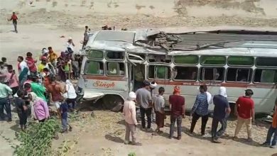 Photo of लगुन फलदान लेकर जा रही एक बस चंबल नहर में अनियंत्रित होकर पलटने से दादा-नाती की मौत…. 