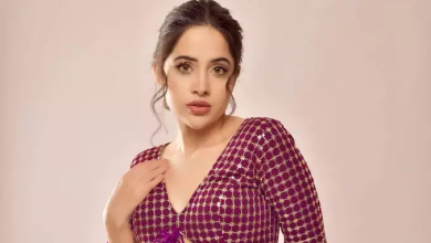 Photo of सेल्फी के दौरान शख्स ने की ऐसी हरकत, बीच सड़क पर चिल्ला उठी उर्फी जावेद, देंखे वीडियो