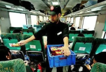 Photo of ट्रेन में जाने कितने रुपये में मिलता है खाने-पीने का सामान, देंखे पूरी लिस्ट