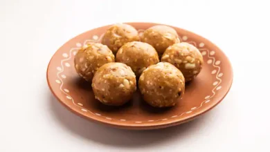 Photo of इस जन्माष्टमी श्री कृष्ण को भोग लगाये धनिया के लड्डू, नोट करे रेसिपी