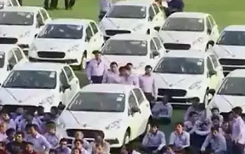 Photo of चेन्नई स्थित आभूषण की एक दुकान के मालिक ने अपने कर्मचारियों को दिया ये ख़ास दिवाली गिफ्ट 