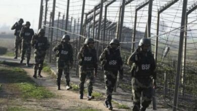 Photo of जम्मू-कश्मीर में BSF ने पाकिस्तानी घुसपैठिये को मार गिराया, वही एक अन्य घुसपैठिए को किया गिरफ्तार