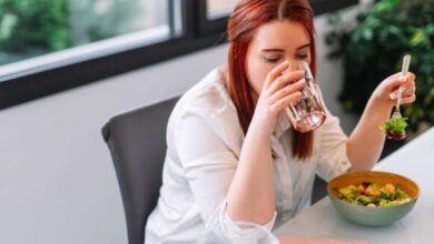 Photo of अगर आपको भी खाना खाते समय पानी पीने की आदत है तो इसके नुकसान जरूर जान लें..
