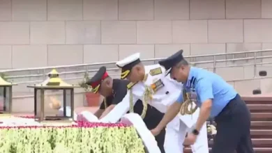 Photo of भारतीय नौसेना दिवस पर इन सेना प्रमुखों ने दी शहीदों को श्रद्धांजलि…