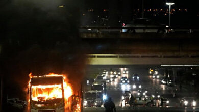 Photo of ब्राजील में हुए राष्ट्रपति चुनाव के बाद बोलसोनारो समर्थक प्रदर्शनकारियों ने वाहनों में लगाई आग