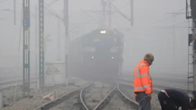 Photo of घने कोहरे की वजह से देरी से चल रही ये ट्रेनें, पढ़े डिटेल