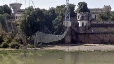 Photo of गुजरात के मोरबी में हुए पुल हासदे को लेकर पुलिस ने दर्ज की चार्जशीट…