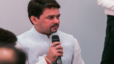 Photo of अनुच्छेद 370 के निरस्त होने के बाद कश्मीर में राष्ट्रीय ध्वज फहराने पर कोई प्रतिबंध नहीं है- अनुराग ठाकुर