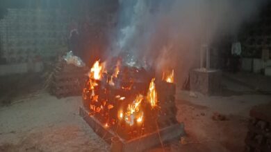 Photo of एक साथ झरिया के बस्ताकोला गोशाला में जलाई गई आशीर्वाद टावरमें मारे गए 8 लोगों की चिताएं…