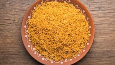 Photo of इस होली घर पर बनाए टेस्टी और क्रंची आलू भुजिया, जानें रेसिपी