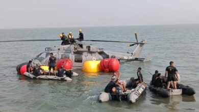 Photo of आएये जानें किस वजह से रक्षा बलों ने एएलएच ध्रुव हेलीकॉप्टरों के संचालन पर लगाई रोक…