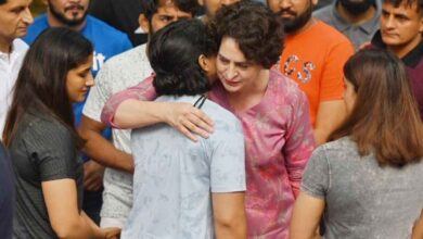 Photo of बृजभूषण शरण पर कार्रवाई की मांग पर अड़े पहलवानों को मिला कांग्रेस नेता प्रियंका गांधी का साथ…