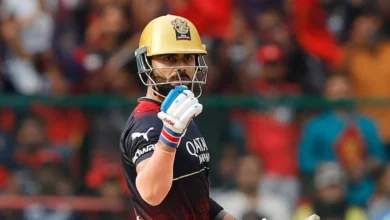 Photo of बेंगलुरु के एम चिन्नास्वामी स्टेडियम में खेले गए मैच में विराट कोहली ने अर्धशतकीय पारी खेली..