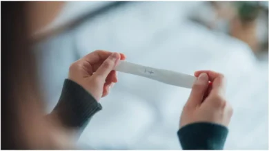 Photo of अक्सर पीरियड्स मिस होने को प्रेग्नेंसी से जोड़कर देखा जाता है लेकिन इसके अन्य कारण भी हो सकते हैं, जानें क्या