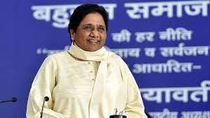 Photo of चिल्ड्रेन पैलेस बूथ पर मतदान करने पहुंची बसपा सुप्रीमो मायावती जोश से लबरेज आईं नजर..