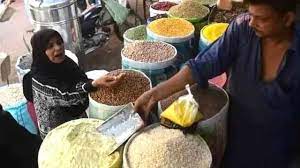 Photo of पाकिस्तान को अब और कर्ज मिलने में परेशानी आ रही व महंगाई लोगों की तोड़ रही कमर…