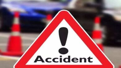 Photo of हैदराबाद के बाहरी इलाके में एक खड़े ट्रक से टकरा गई, हादसे में 3 युवकों की मौत व 8 घायल…