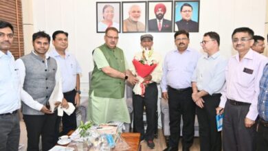 Photo of कृषि मंत्री गणेश जोशी ने जैविक कृषि के क्षेत्र में बेहतरीन कार्य करने वाले नैनीताल के कृषक हर्ष सिंह डंगवाल को किया सम्मानित