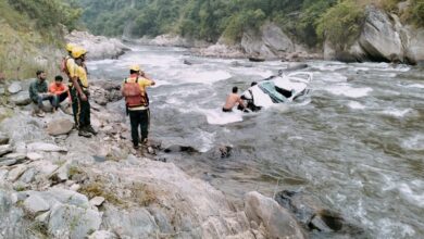 Photo of पौड़ी के पाबौ के पास खाई में वाहन हुआ दुर्घटनाग्रस्त, SDRF ने किया शव बरामद, अन्य की खोज जारी