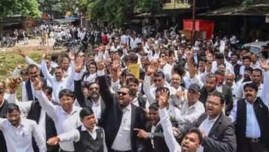 Photo of सरकार ने वकीलों की मानी यह मांगें आज शुक्रवार से काम पर लौटेंगे
