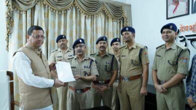 Photo of केंद्रीय पुलिस बलों से राज्य पुलिस बल में प्रतिनियुक्ति पर विरोध जताते हुए सीएम धामी को सौंपा ज्ञापन
