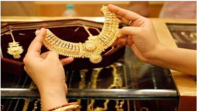 Photo of लगातार आसमान छु रहे हैं सोने-चांदी के भाव, जानिए क्या है इसके कारण