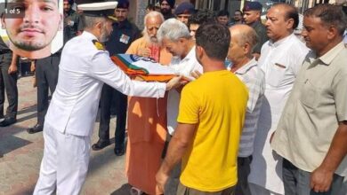 Photo of उत्तरकाशी हिमस्खलन: एक साल बाद मिला नाविक विनय पंवार का शव…