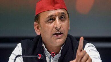 Photo of JPNIC सेंटर में अखिलेश यादव को जाने की इजाजत नहीं मिली, गेट फांदकर अंदर घुसे