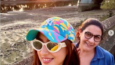 Photo of सारा अली खान अपनी माँ संग लंदन में वेकेसन एन्जॉय करते नजर आईं