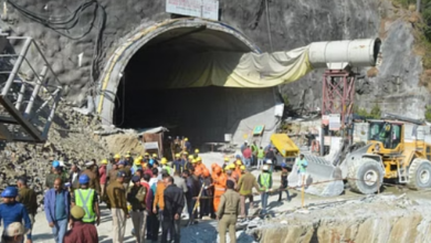 Photo of टनल में फंसीं 40 लोगो को 900 MM की स्टील पाइप डालकर निकालने का प्रयास