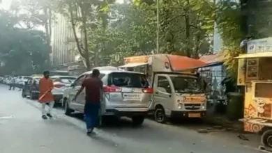 Photo of महाराष्ट्र में हिंसा का दौर जारी, प्रदर्शनकारियों ने मंत्री हसन मुश्रीफ की कार में की तोड़फोड़