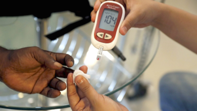 Photo of आप के हाथों में दिखे ये लक्षण तो बढ़ रहा ब्लड शुगर…
