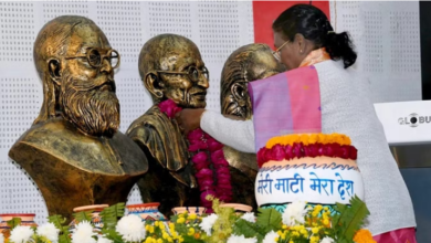 Photo of राष्ट्रपति के काशी दौरे के दौरान क्या-क्या हुआ:महामहिम को भेंट की बनारसी तनछुई साड़ी