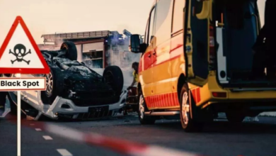 Photo of बेंगलुरु-पुणे हाईवे पर भीषण सड़क हादसा, दो खड़ी कारों में जा घुसी तेज रफ्तार ट्रक
