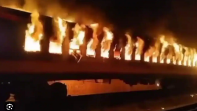 Photo of बांग्लादेश में चलती ट्रेन में आग लगने की जांच में जुटी CID