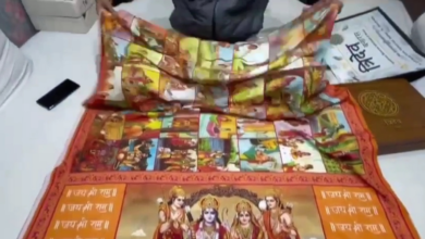 Photo of बनारस में प्राण प्रतिष्ठा को लेकर क्रेज बुनकर ने साड़ी पर किया प्रभु श्री राम के जीवन का चित्रण