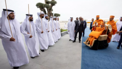 Photo of बीएपीएस हिंदू मंदिर उद्घाटन के लिए अबू धाबी पहुंचे महंत स्वामी महाराज
