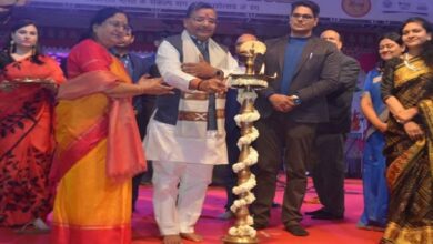 Photo of ताज महोत्सव : पर्यटन मंत्री जयवीर सिंह ने किया उद्घाटन