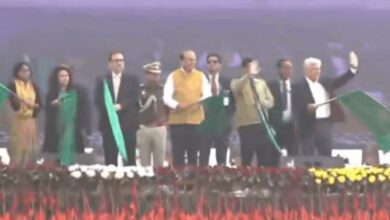 Photo of दिल्ली: एलजी और सीएम केजरीवाल ने एक साथ 350 इलेक्ट्रिक बसों को दिखाई हरी झंडी