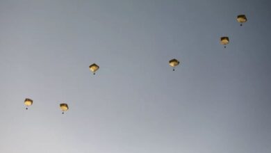 Photo of अमेरिकी सैन्य विमानों ने गाजा में पहली बार गिराए भोजन के हजारों पैकेट