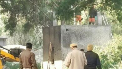 Photo of दिल्ली जल बोर्ड प्लांट में 40 फुट गहरे बोरवेल में गिरा बच्चा…