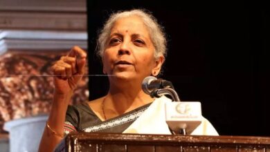 Photo of चुनावी बॉन्ड पर छिड़े विवाद के बीच वित्त मंत्री ने किया साफ