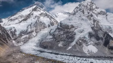 Photo of माउंट एवरेस्ट पर इंसानों के पेशाब से तेजी से पिघल रहा ग्लेशियर