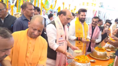 Photo of काशी विश्वनाथ धाम में विशेष पूजा: सीएम योगी, रक्षामंत्री ने काटा केक